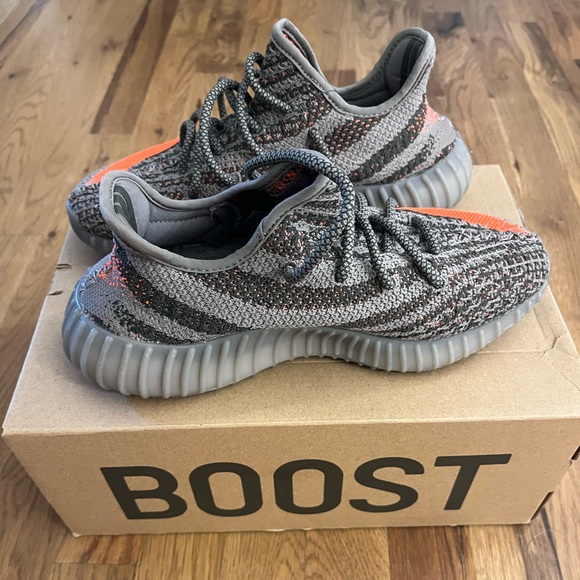 YEEZY BOOST 350 V2 size 6.5 main image 6